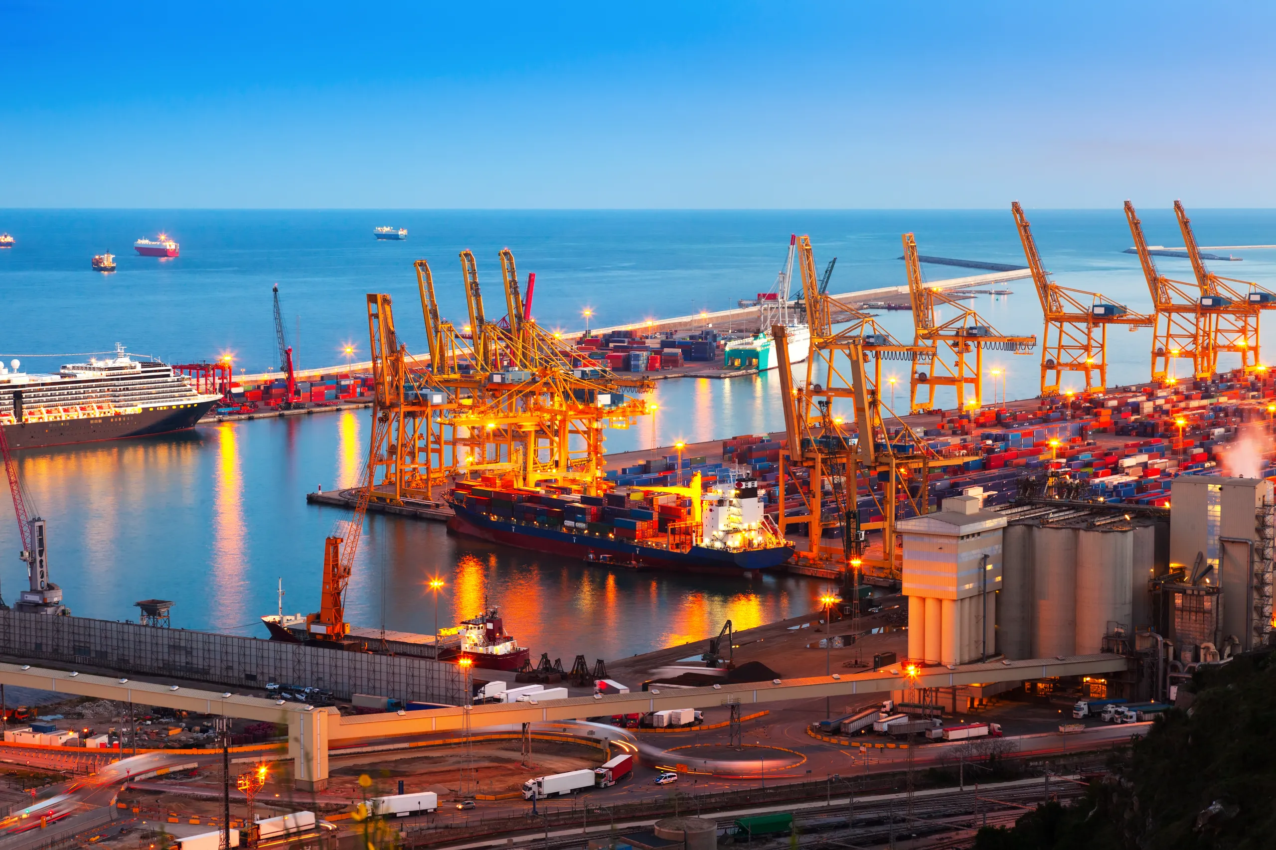 industrial-port-de-barcelona-evening